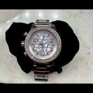 EUC Women’s Nixon large face watch